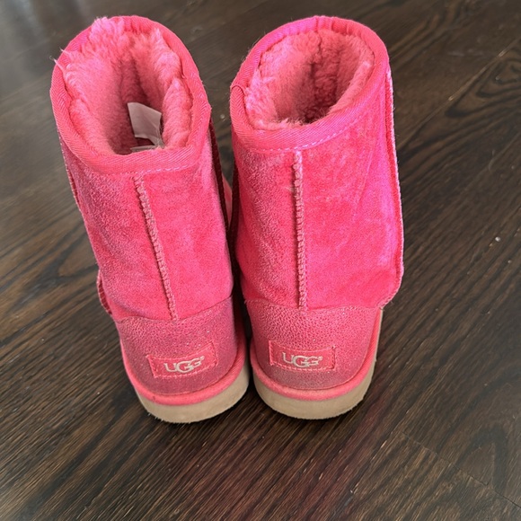 Hot pink size 5 UGGs, EUC! - Picture 4 of 9